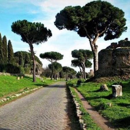 Basilica San Giovanni Appia Antica A Casa Di Amici Roma Esterno foto
